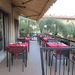 Carlo Hotel *