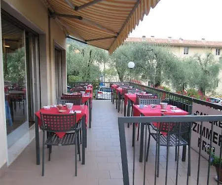 Carlo Hotel *