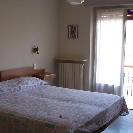 Carlo Hotel *