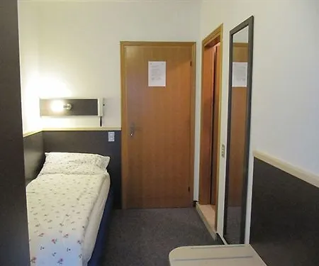 Carlo Hotel *