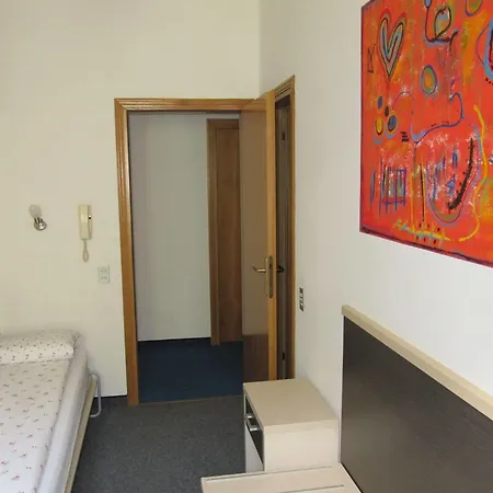 Carlo Hotel *